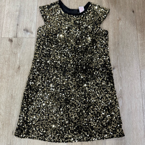 cupcakes & cashmere Other - cupcakes & cashmere Black and Gold Sequin A-Line Dress